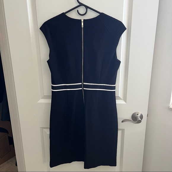 🌴Tommy Hilfiger Women's Black with White Belt Sheath Dress Size 10 - Picture 2 of 8